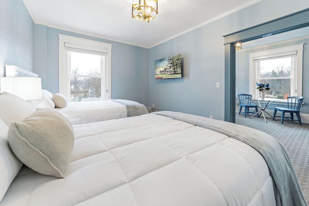 Suite, Multiple Beds