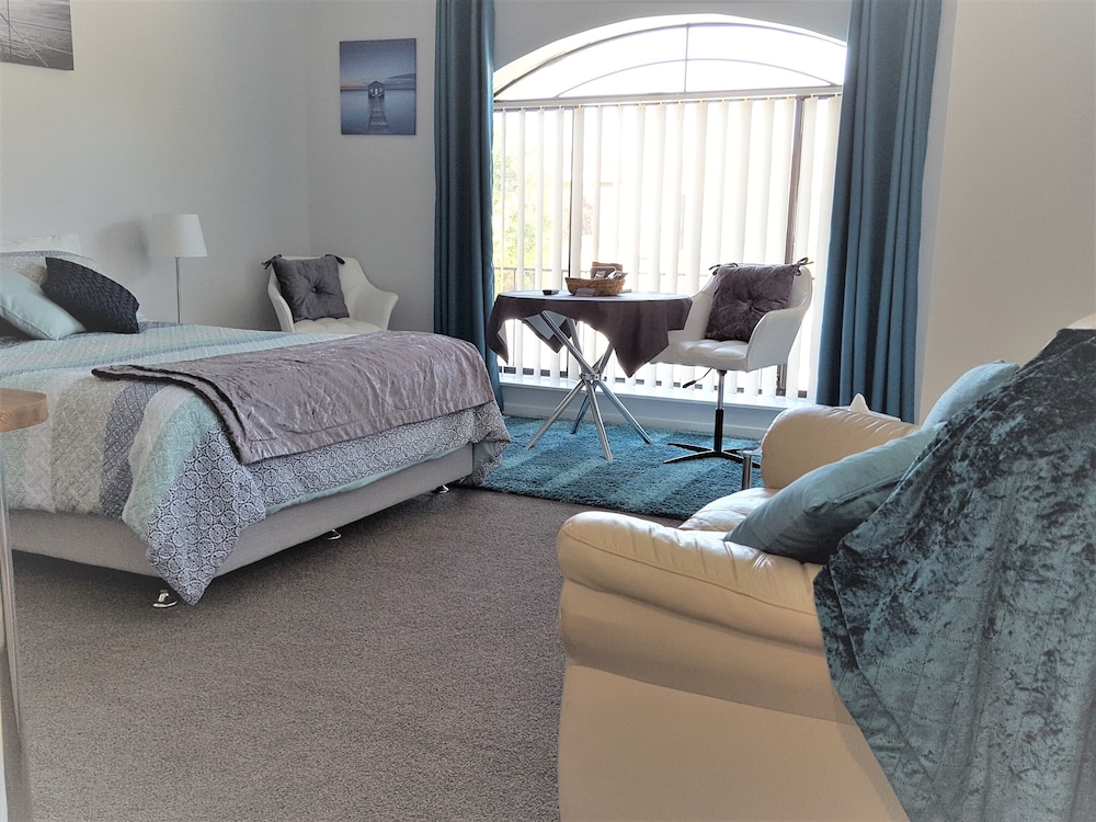 Deluxe Studio Suite photo 3