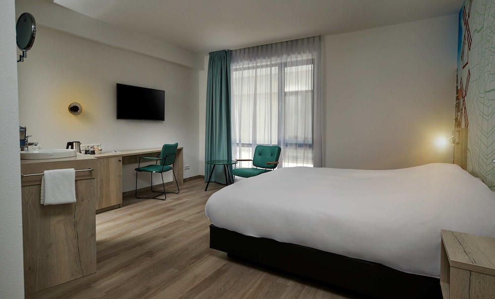 City Double Room, 1 King Bed photo 3