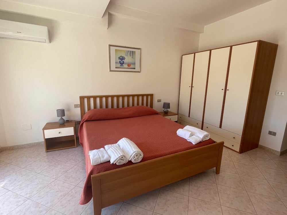 Deluxe Room, Partial Sea View photo 1