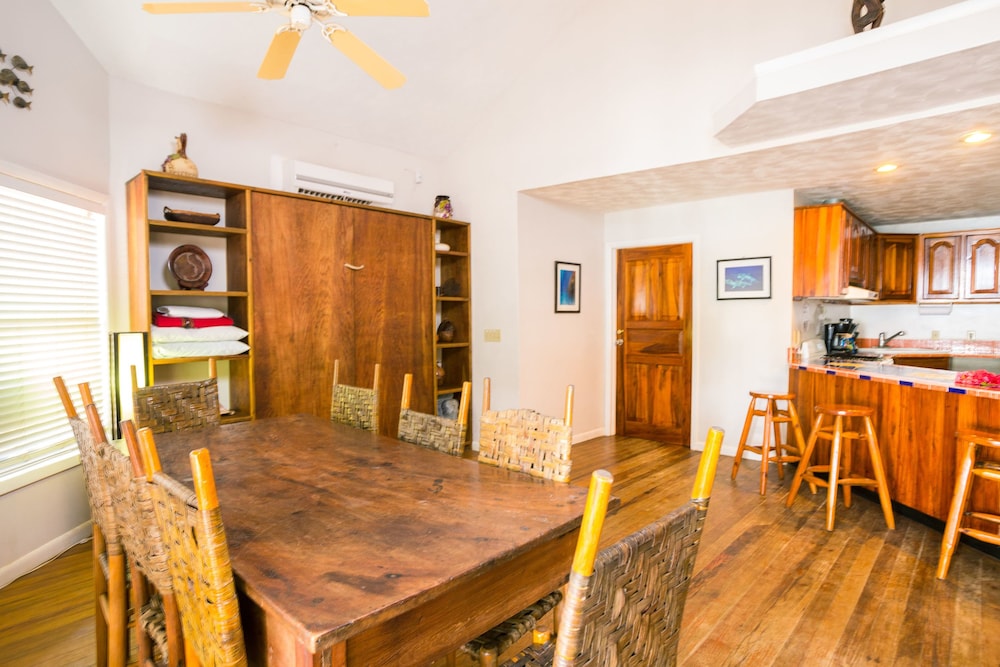 #23 (2BR, 2BA King Beach House: 2 King + 2 Murphy) photo 2