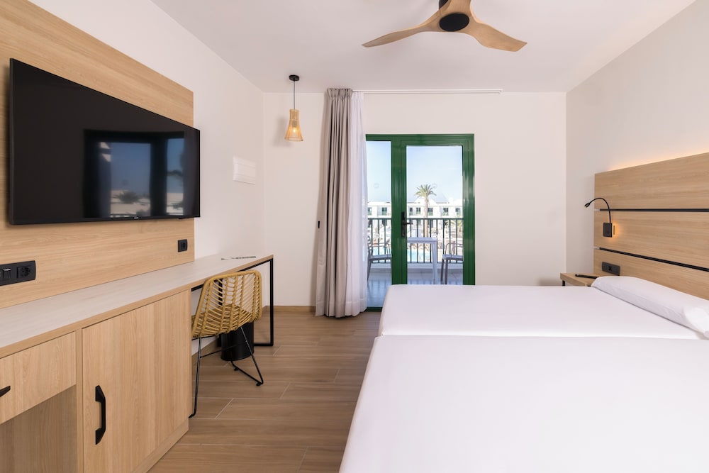 Studio Suite, Pool View (3 adults)