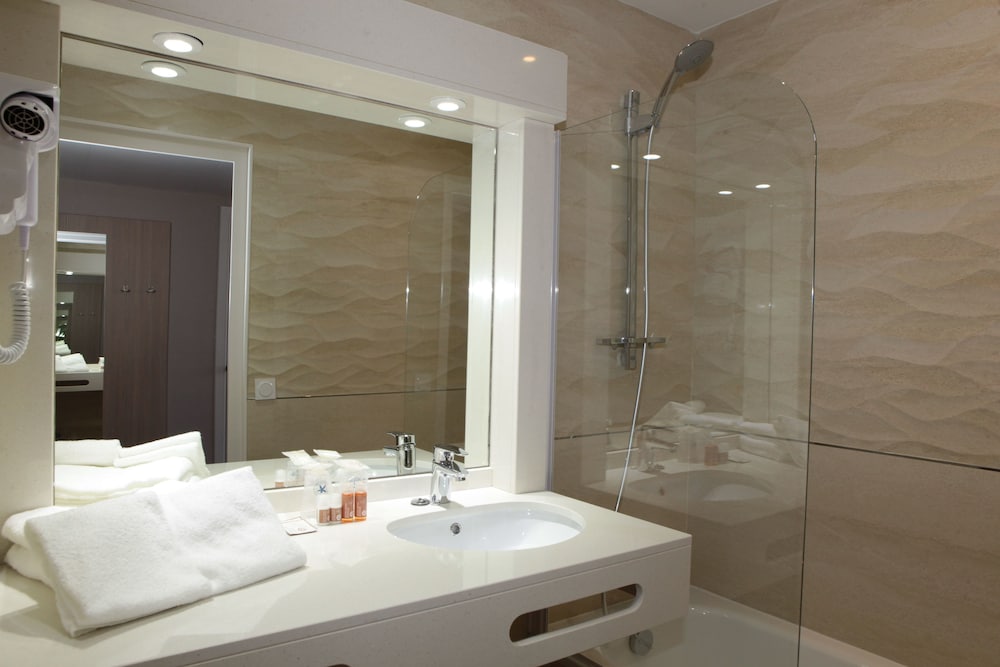 Deluxe Double or Twin Room - Photo 6