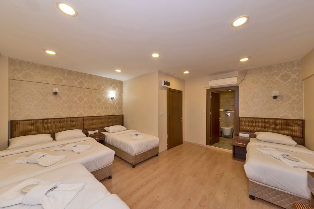 Family Room, Balcony photo 1