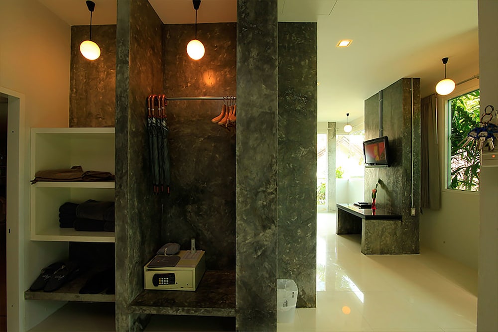 Family Room - Photo 4