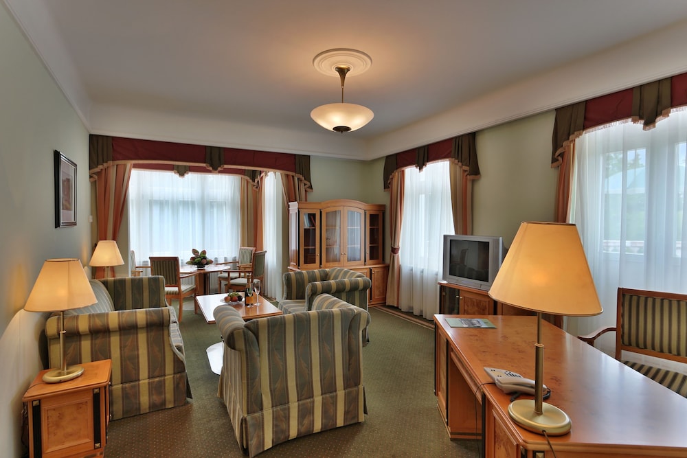 Suite, 1 Bedroom photo 2