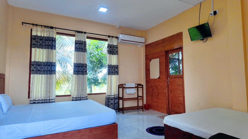 Deluxe Double Room, 1 Queen Bed, Balcony, Garden View photo 3
