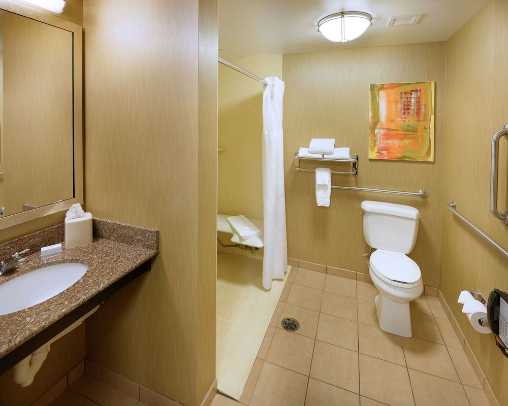 Room, 2 Queen Beds, Accessible (Mobility & Hearing, Roll-In Shower) - Photo 6