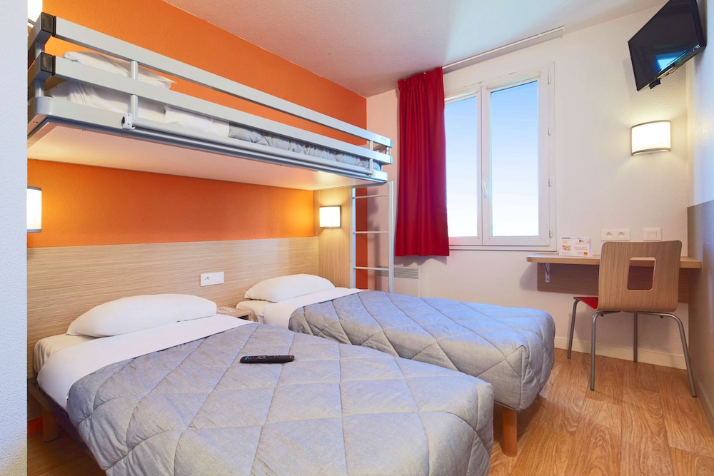 Standard Room, 3 Twin Beds photo 2