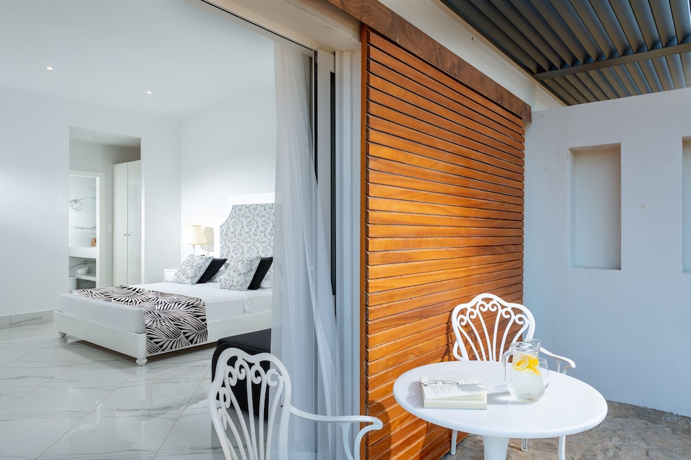 Premium Bungalow, Beach View thumbnail 5