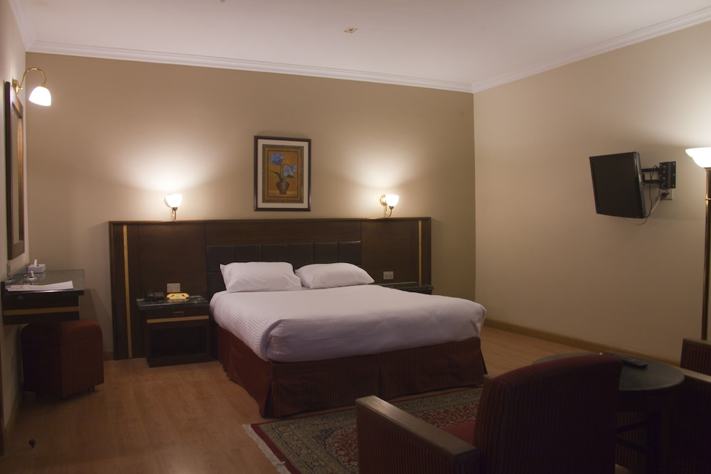 Suite, River View - Photo 1
