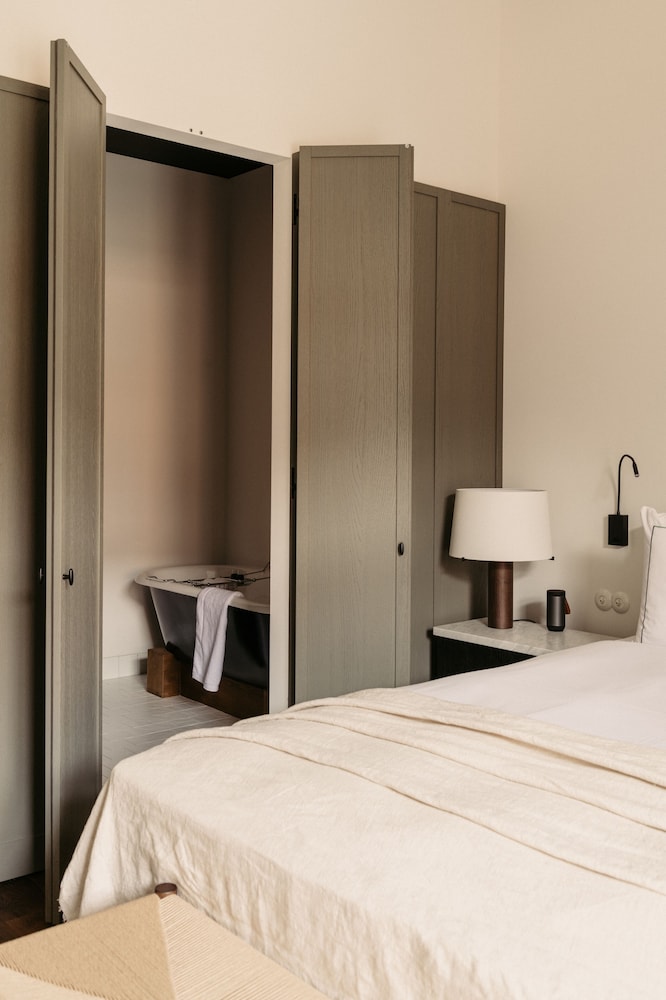 Room, 1 King Bed photo 2