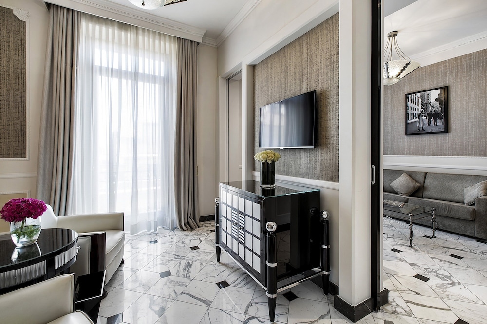 Deluxe Suite photo 3