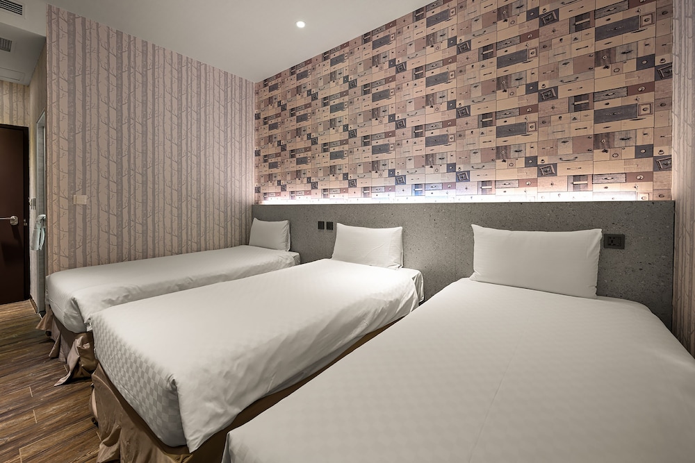 Deluxe Triple Room photo 2