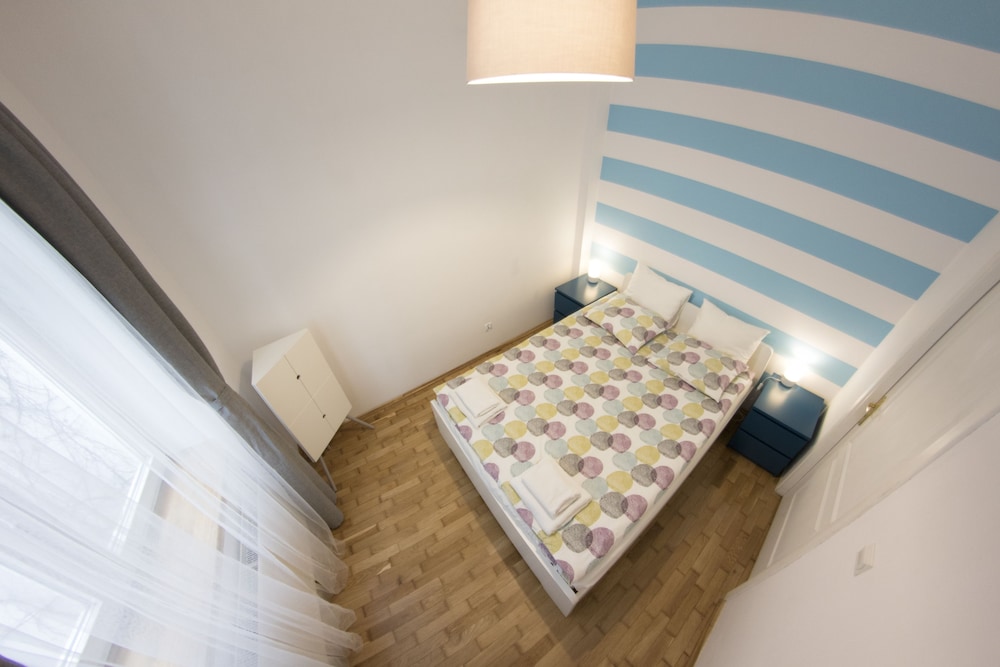 Basic Apartment photo 2