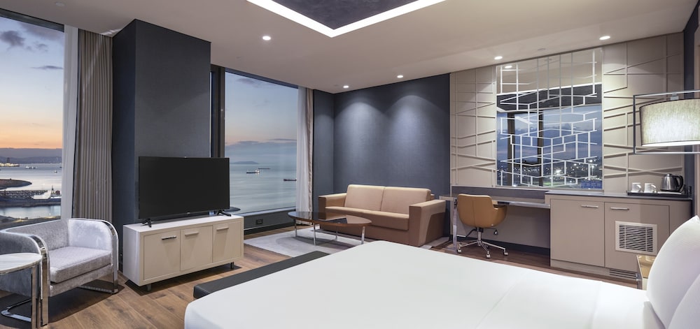 Corner Room with Sea View