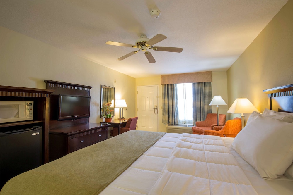 Standard Room, 1 King Bed photo 2