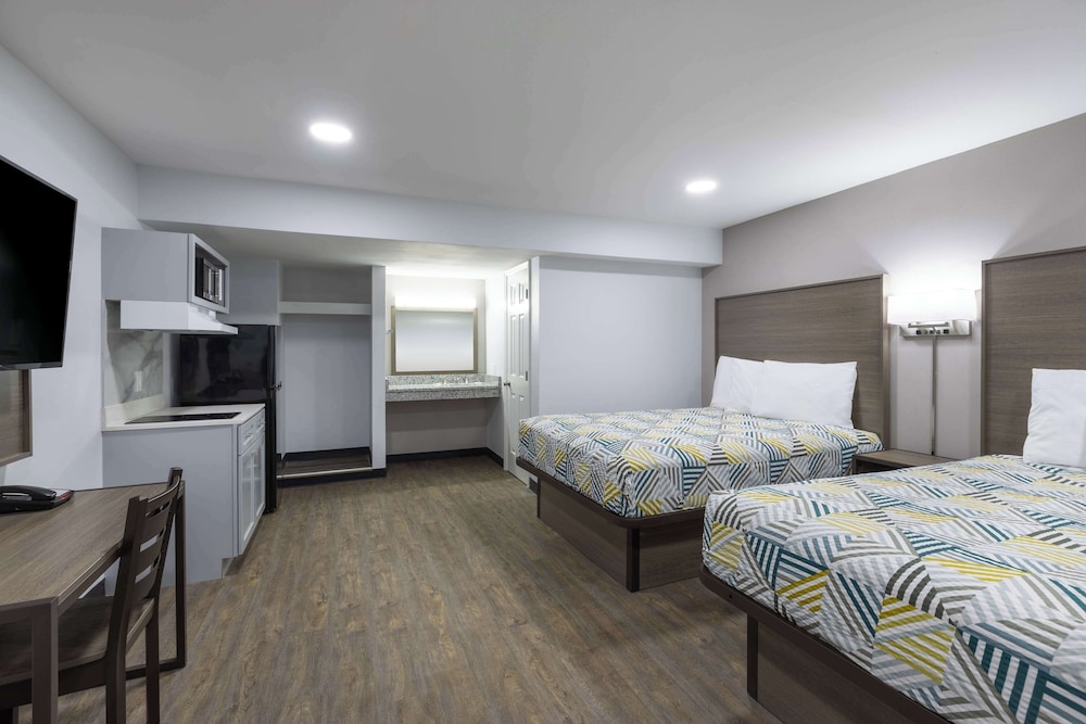 Standard Room, 2 Queen Beds, Smoking, Kitchenette
