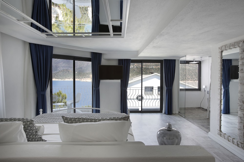 Suite, Jetted Tub, Sea View photo 2