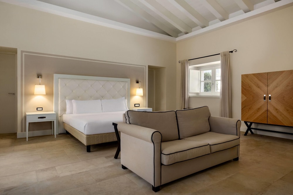 Junior Suite, 1 Queen Bed with Sofa bed photo 3