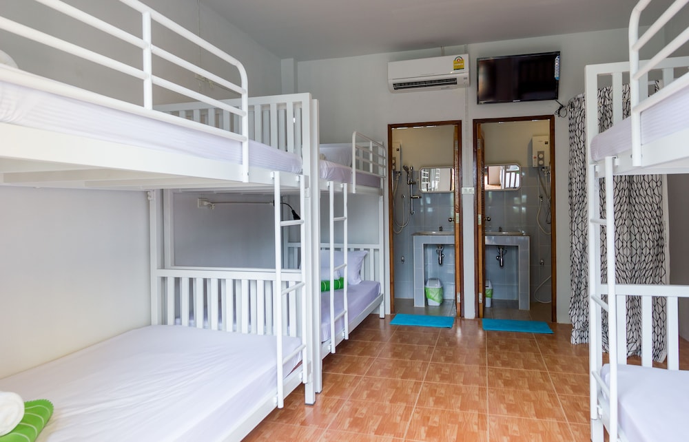Quadruple Room, Private Bathroom (Pitta Nest 6 Bed) photo 2