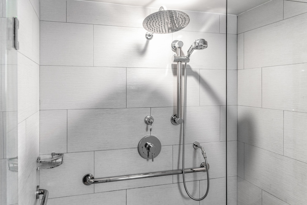 Ada Ocean View King Suite