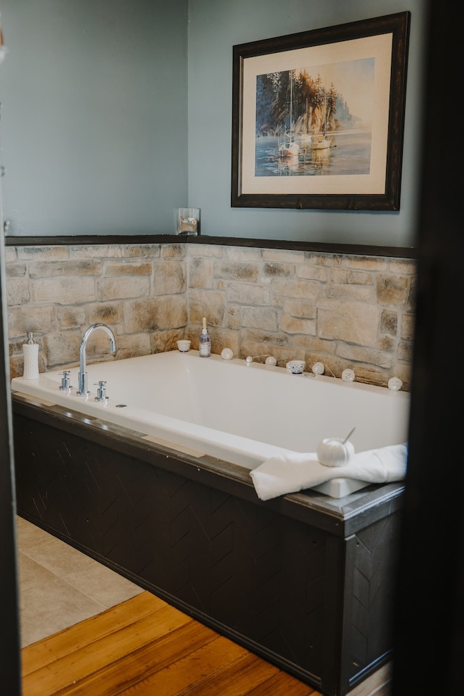 Suite, 1 grand lit, salle de bains privée, vue océan (L'Effet mer) photo 2