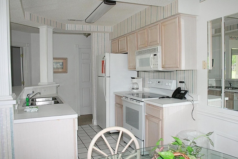 Condo, 1 Bedroom photo 2