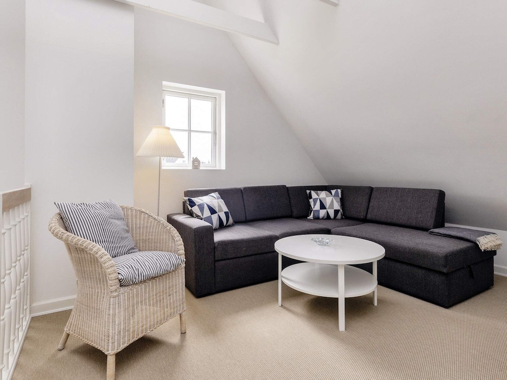 Deluxe Room, 1 King Bed, Hill View - Photo 6