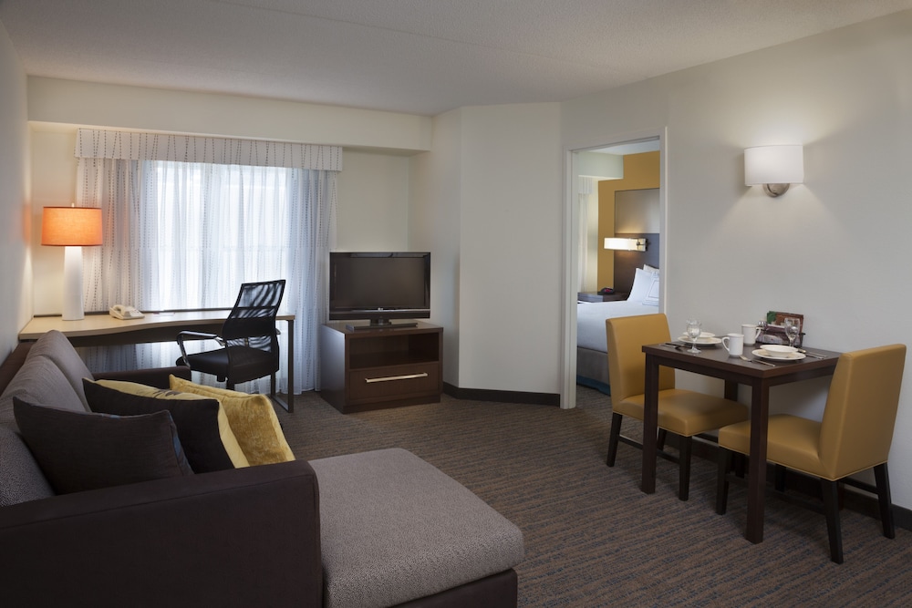 Suite, 1 Queen Bed, Non Smoking - Photo 1