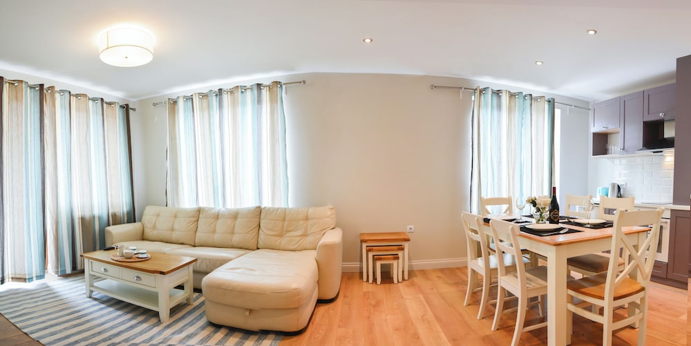 Deluxe Apartment, 2 Bedrooms, Kitchen (Free Sauna, Steambath & Jacuzzi) photo 2