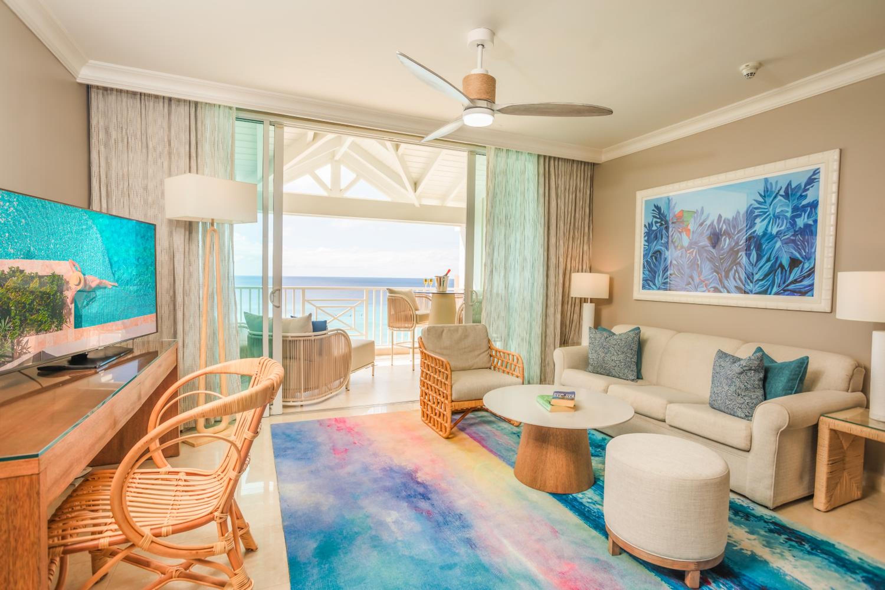 Luxury Concierge One-Bedroom Ocean Front Suite - Photo 2