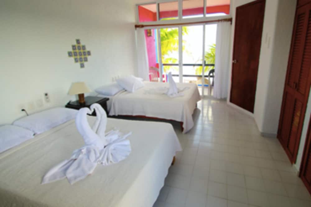 Standard Double Room, 2 Queen Beds, Private Bathroom, Beach View photo 2
