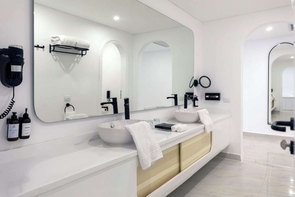 Executive Pool Suite (Posh Club) - Photo 4