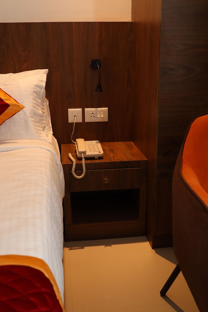 Deluxe Room - Photo 7