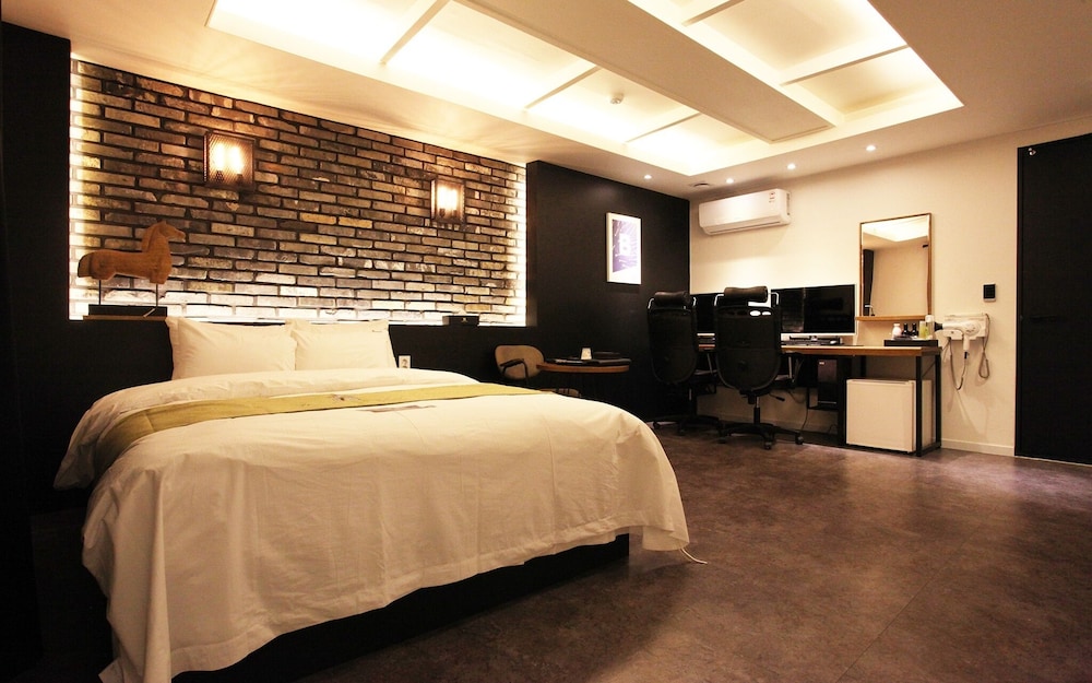 Room (Royal Premium (OTT)) photo 2