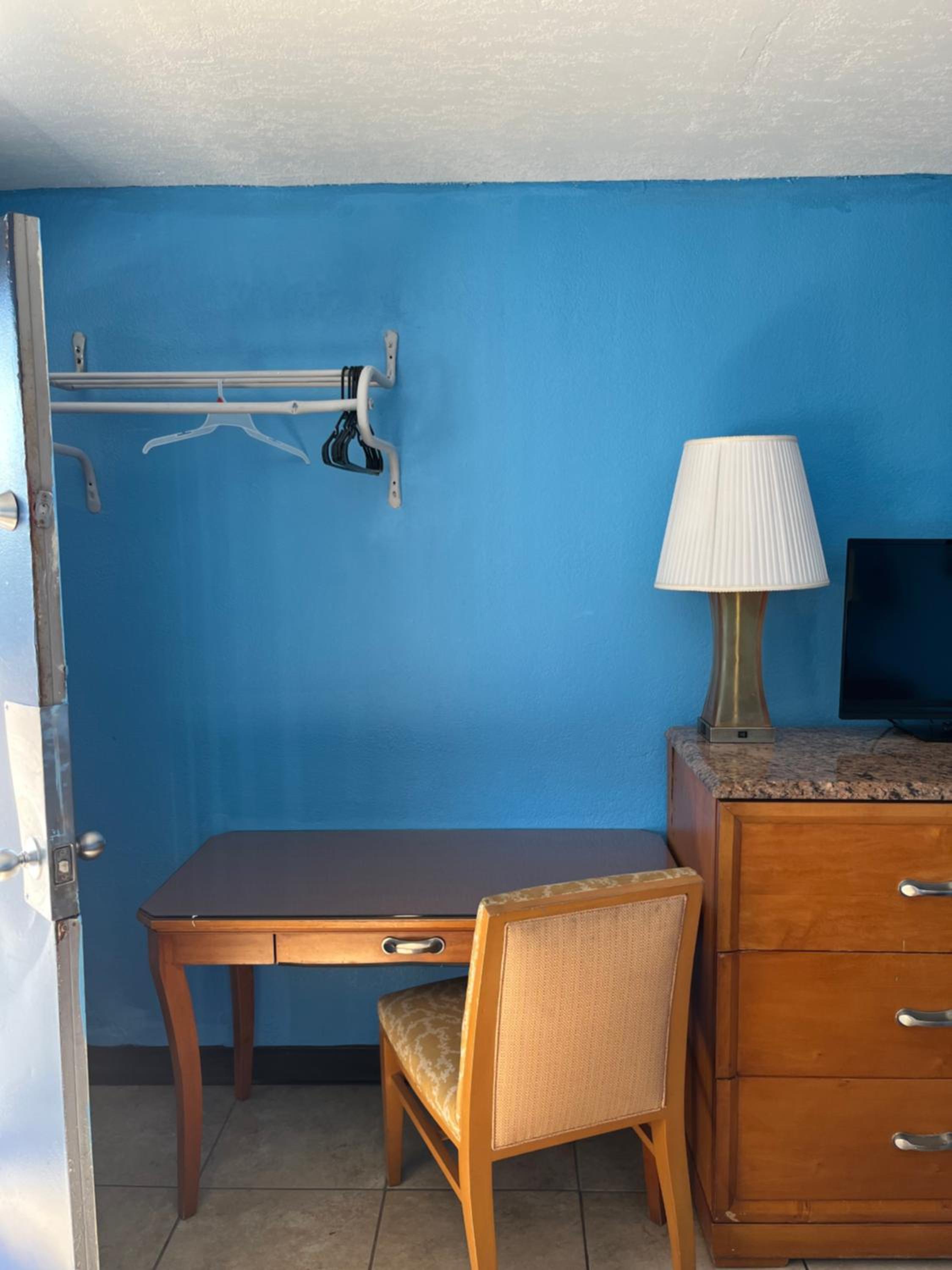1 Bed Full Size Room (Smoking) photo 1
