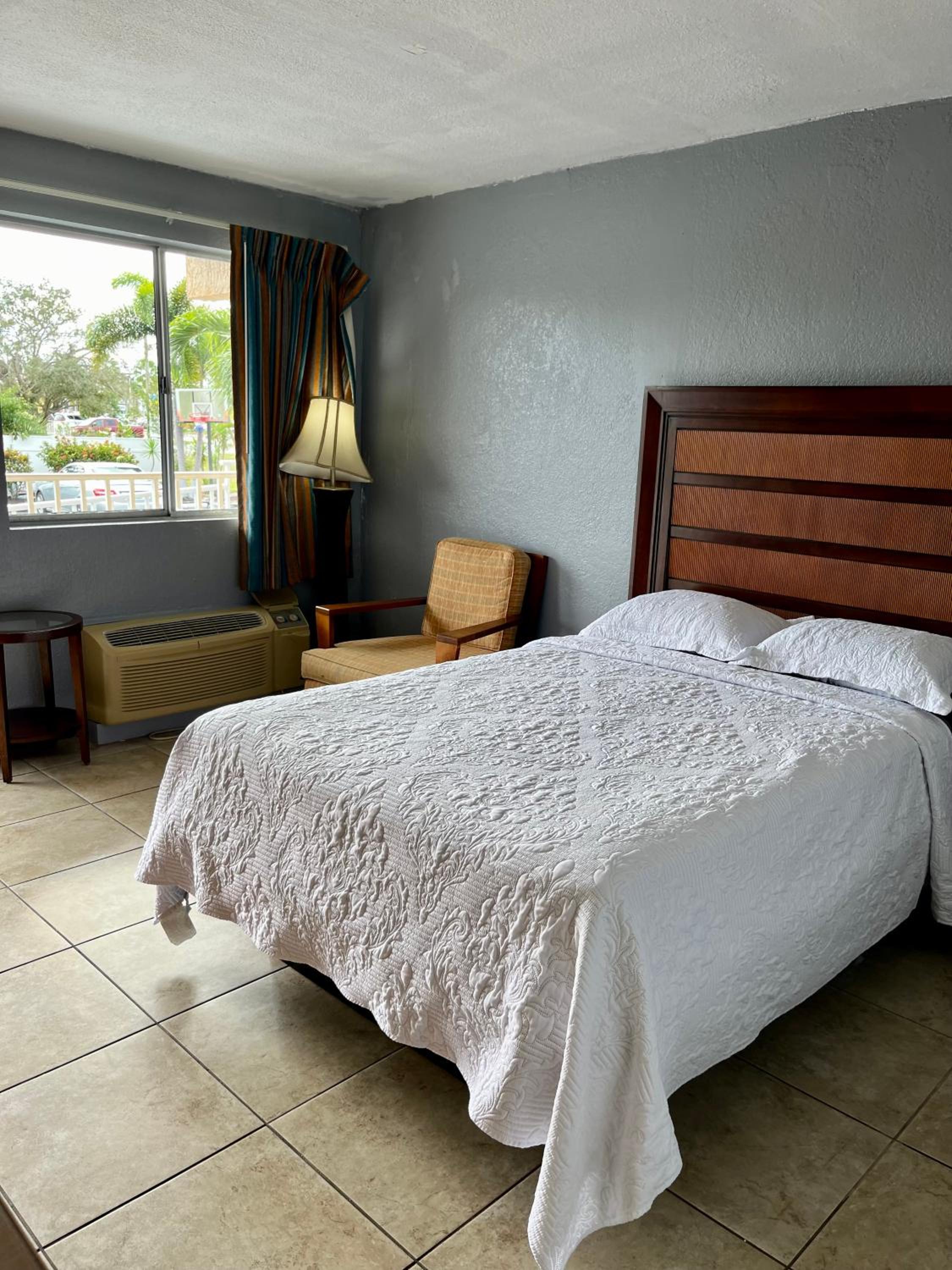 1 Full Size Bed (Non Smoking)