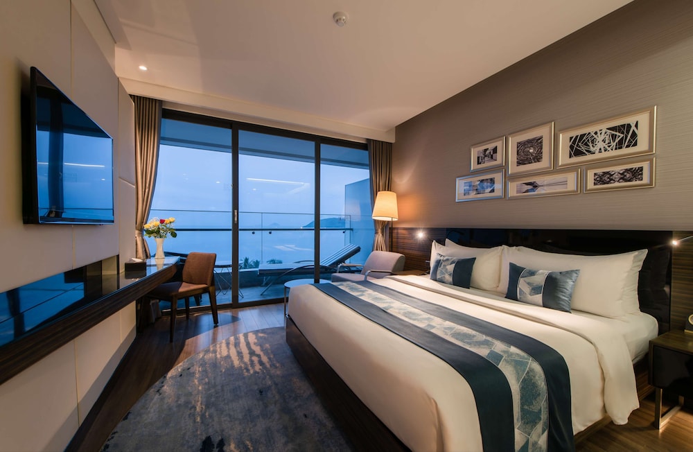 Premier Queen Room, Balcony, Ocean View photo 3