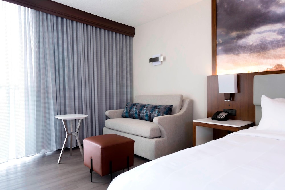 Room, 1 King Bed - Photo 2