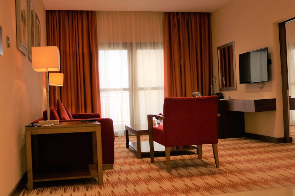 Suite, 1 Bedroom, Balcony - Photo 16