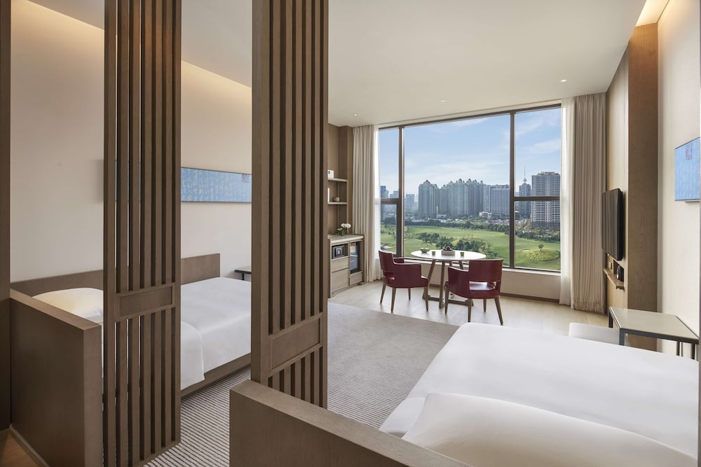 Room, 2 Twin Beds, City View - Photo 1