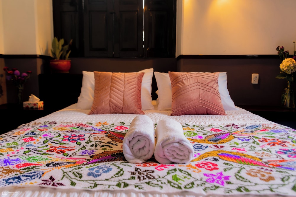 Deluxe Room, 1 Queen Bed, Non Smoking, Garden View