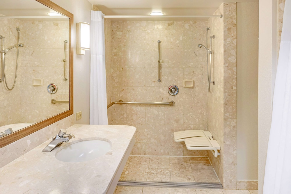 Room, 2 Double Beds, Accessible, Partial Ocean View (Roll-In Shower, Hearing) thumbnail 6