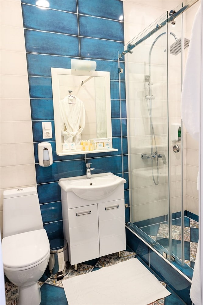 Standard Double Room, 1 King Bed photo 3