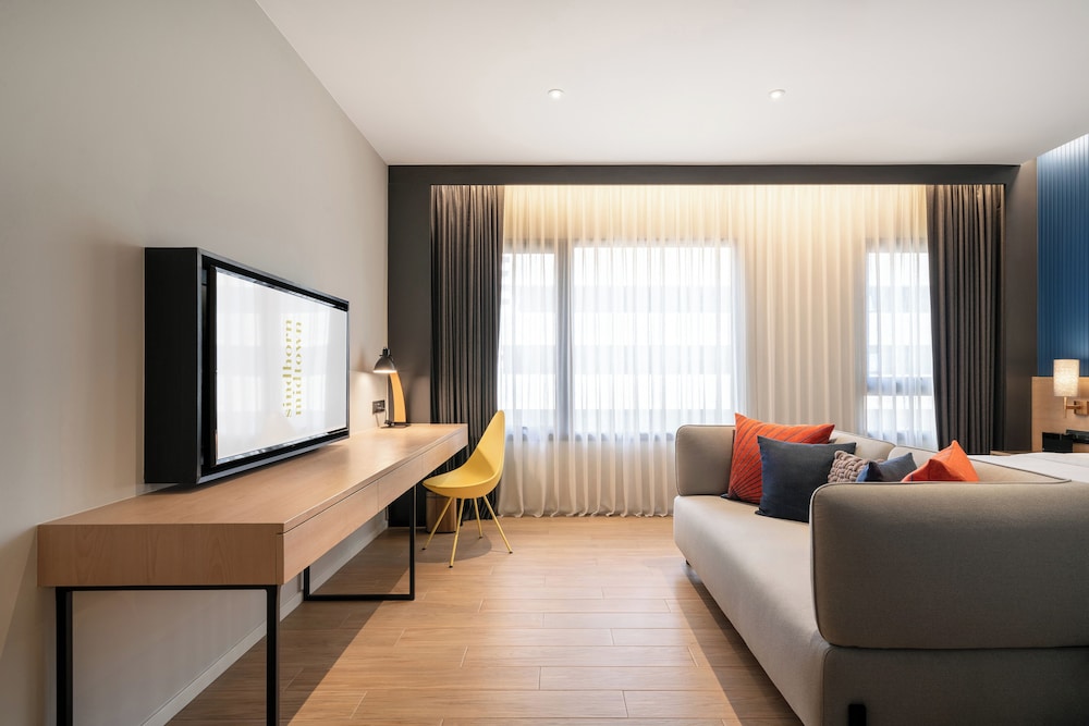 Standard Room, 1 King Bed, Accessible