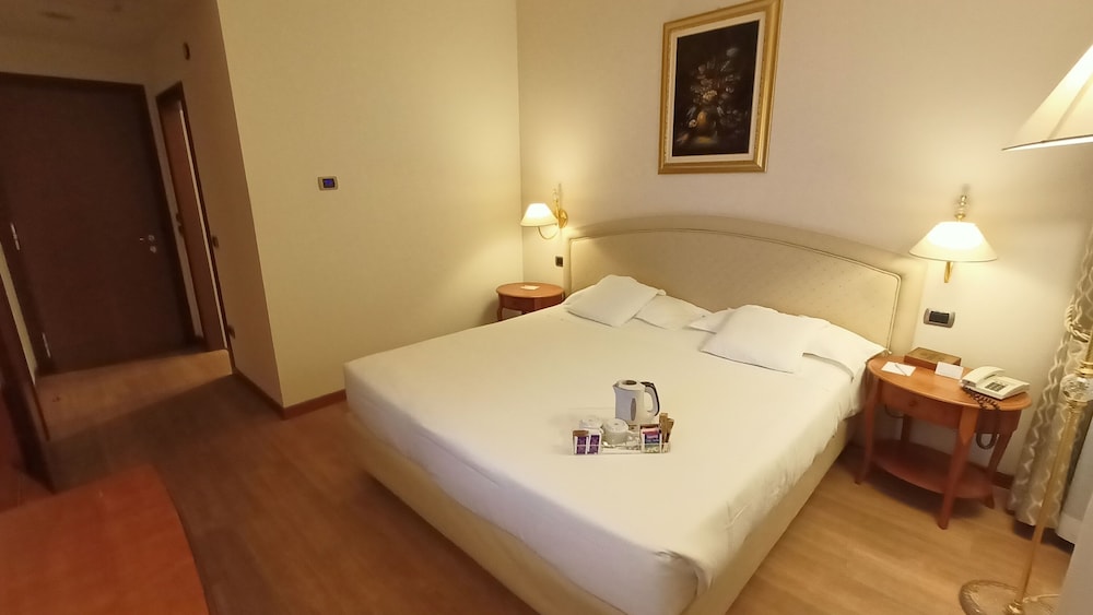 Standard Double Room - Photo 5