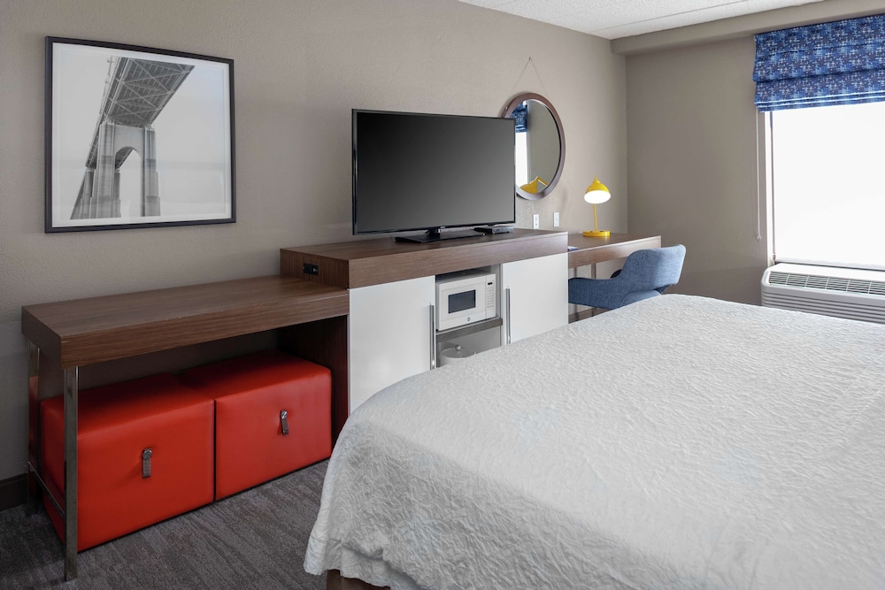 Room, 1 King Bed, Accessible, Non Smoking (Bathtub) - Photo 4