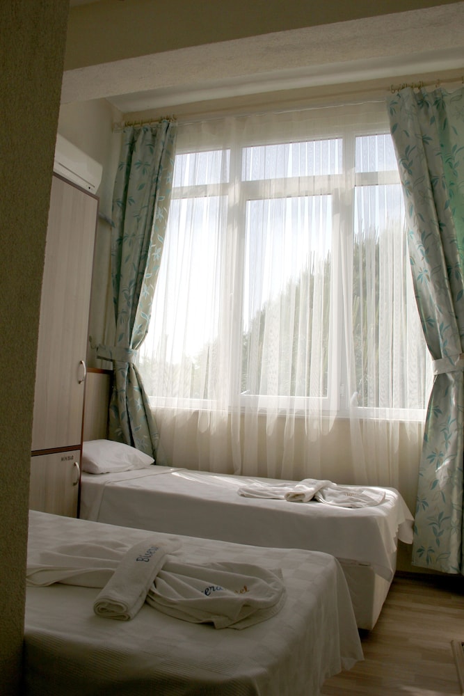 Standard Double Room photo 2