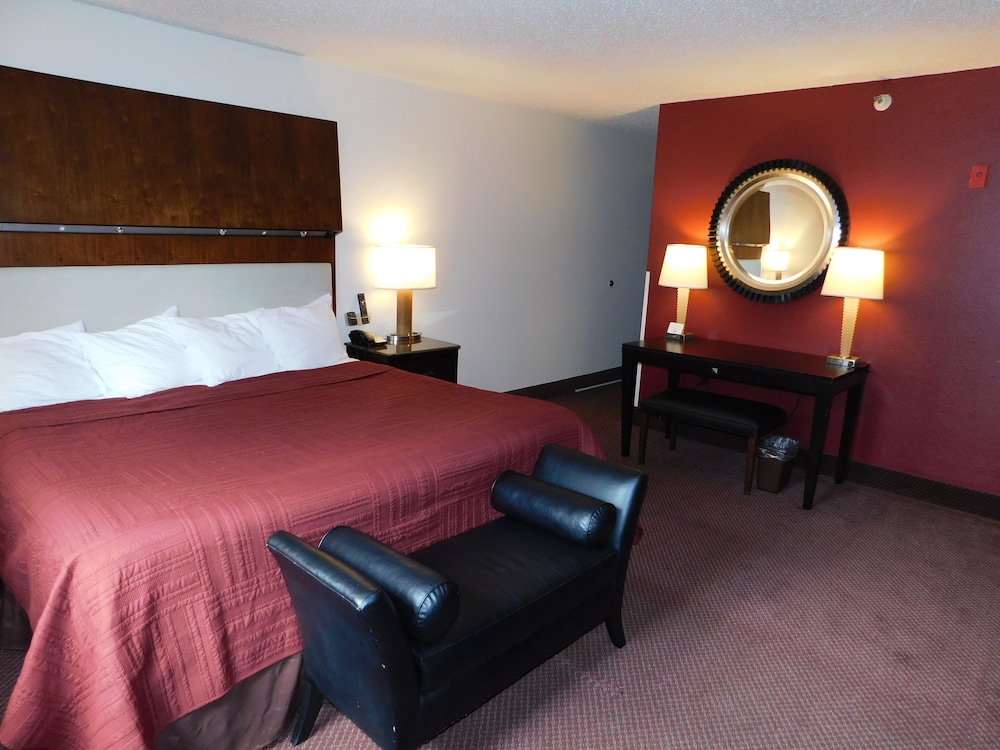 Standard Suite, 1 King Bed, Fireplace photo 2